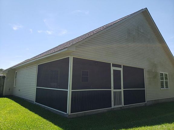 2nd image of 707 Savannah Dr
