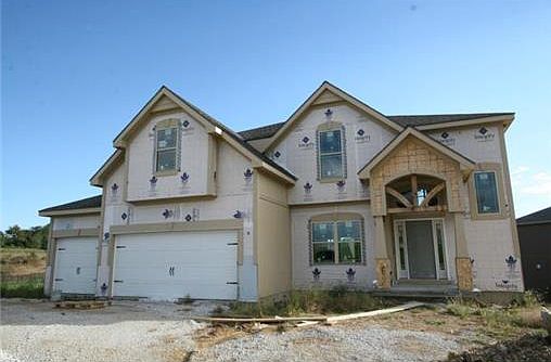 5th image of 7633 N Amoret Ave