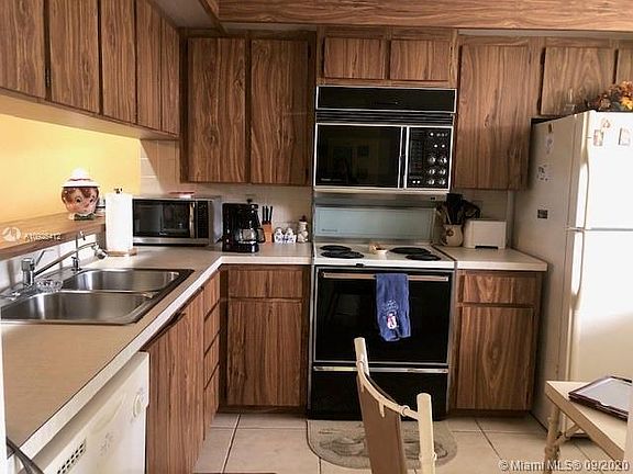 4th image of 1717 Whitehall Dr APT 403