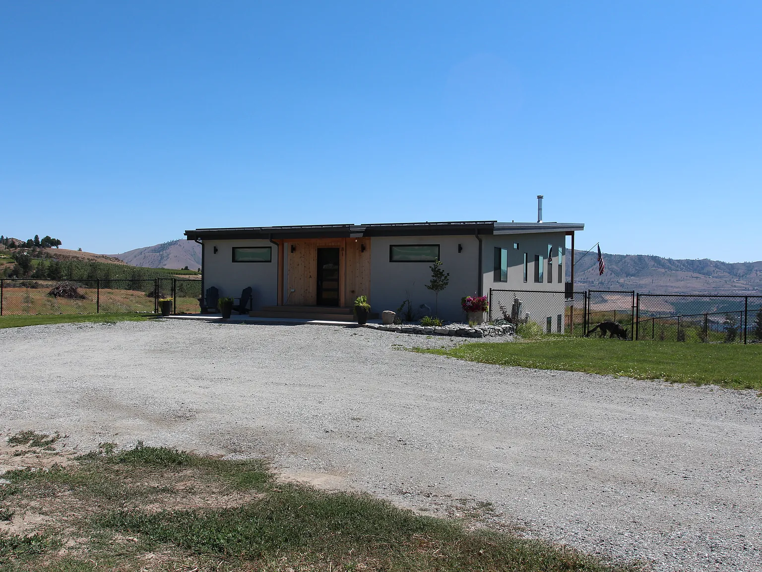 5 bed, 3648 sqft, $4,400 — Photo 4