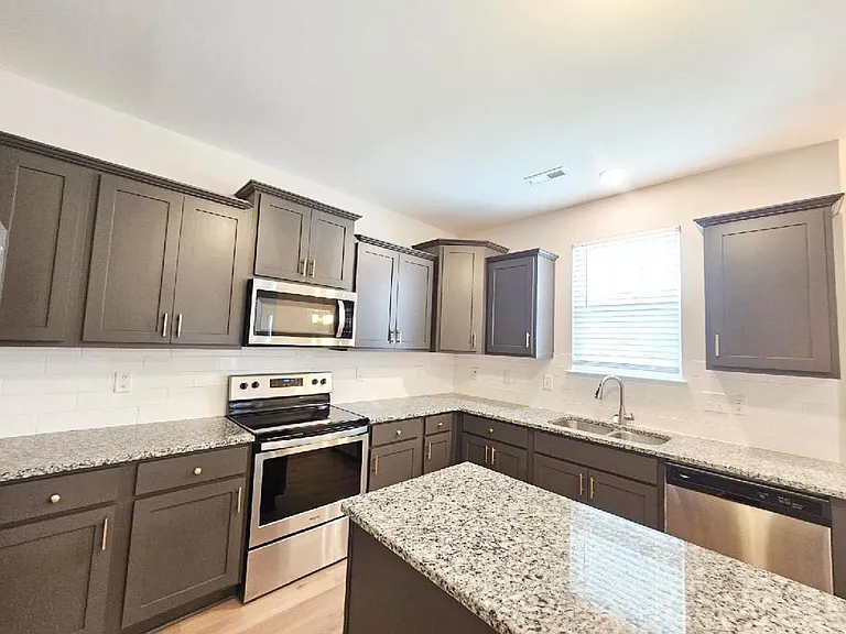 2115 Mannington Dr — Photo 7