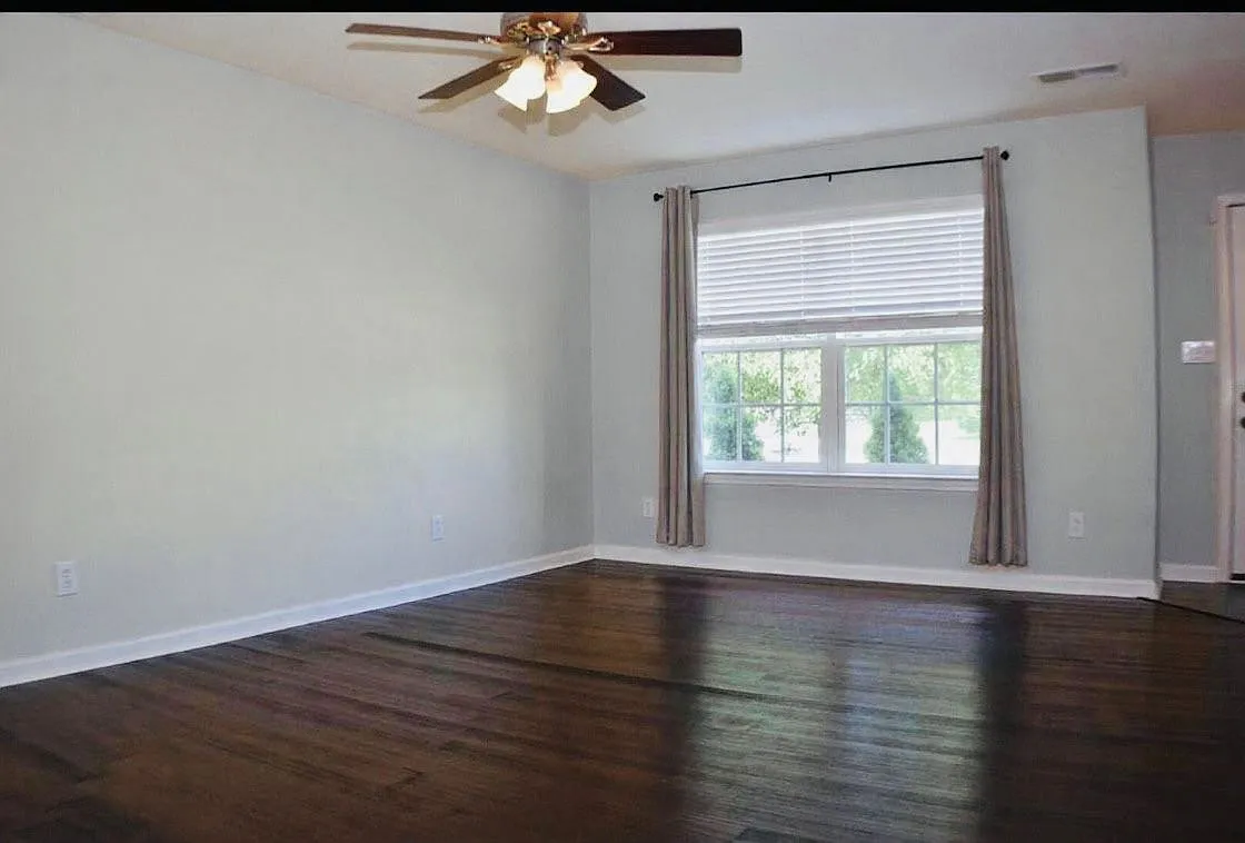 Building Photo - 253 Palm Hills Dr