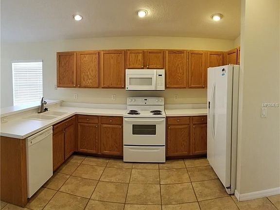 3rd image of 7910 Carriage Pointe Dr