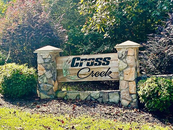 5th image of 121 Creek Side Dr