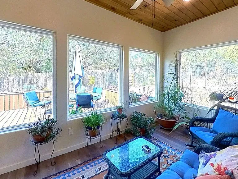 1405 Palomino Ln — Photo 3