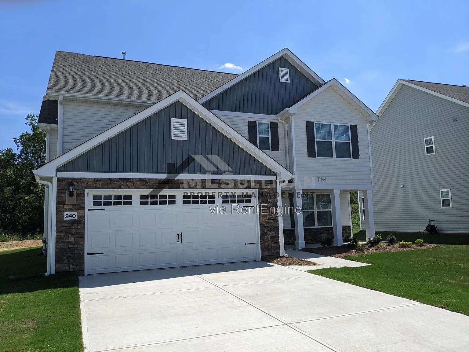 4 bed, 2.5 bath, 2662 sqft, $2,350 — Photo 1