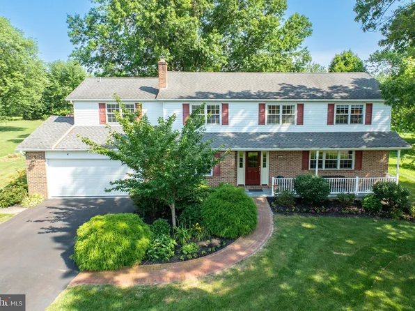 886 Laurel Ln, Harleysville, PA 19438