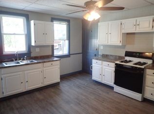 447 Locust St APT 1, Galesburg, IL 61401