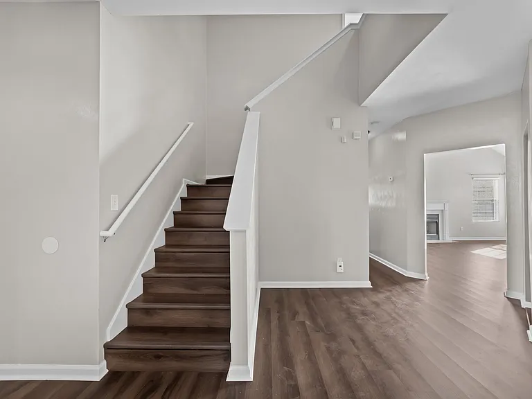 115 Jones St — Photo 17