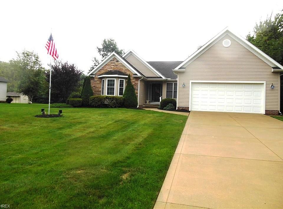 1st image of 220 Wellington Ct