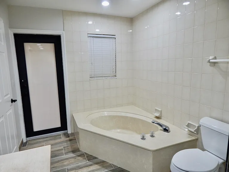 22864 Marbella Cir — Photo 18