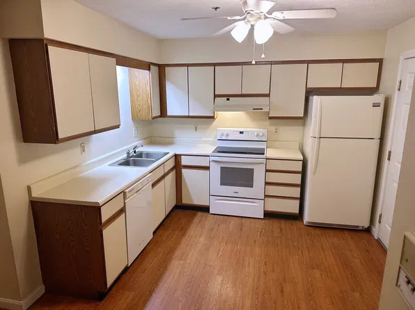 87 Manley Rd APT 36, Auburn, ME 04210