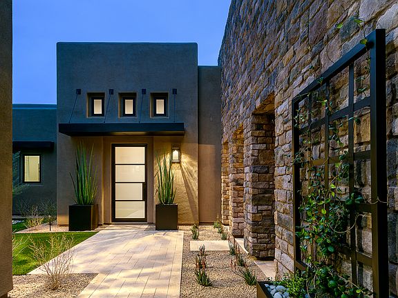 23-013-03a_RWH_RH_Residence Six Entrance