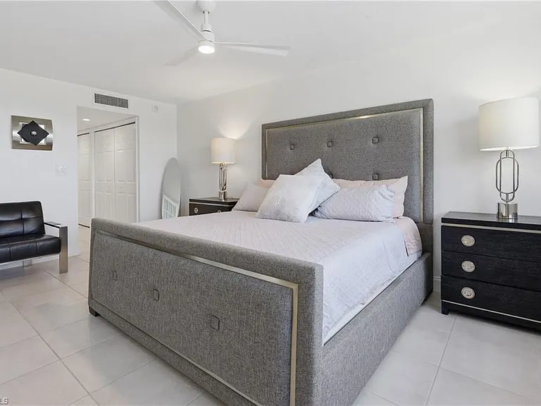 5601 Turtle Bay Dr #302 — Photo 14