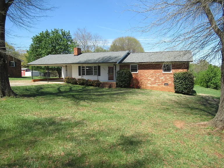 1330 Davis Rd — Photo 1