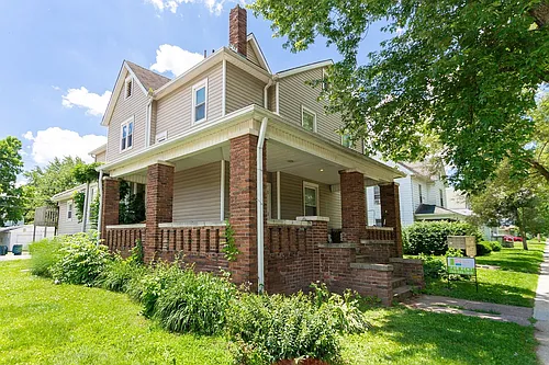 Preleasing For August! Close To Campus Photo 1