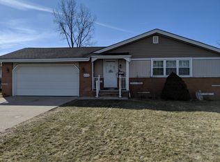 8175 Royal Ridge Dr, Parma, OH 44129