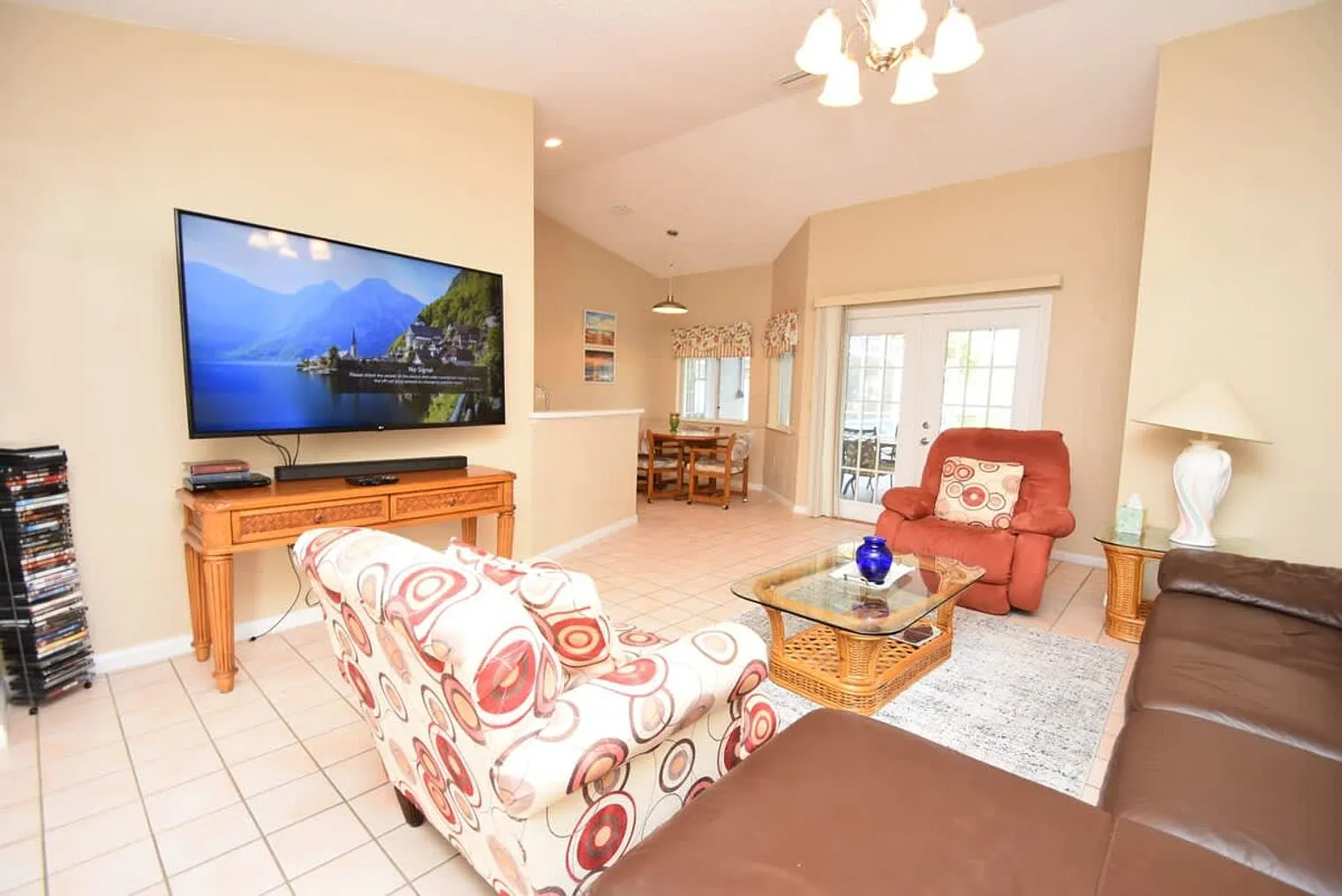 3 bed, 2.0 bath, 1894 sqft, $3,483 — Photo 2