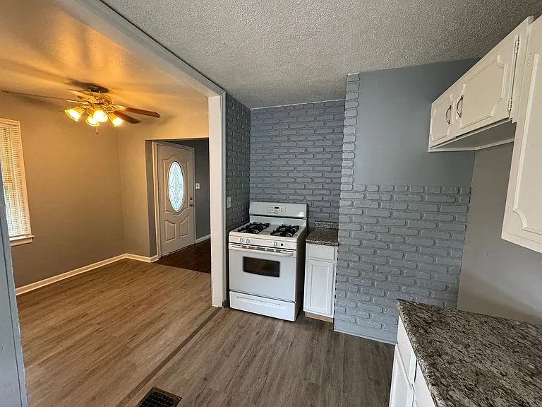 2342 E Legrande Ave — Photo 13