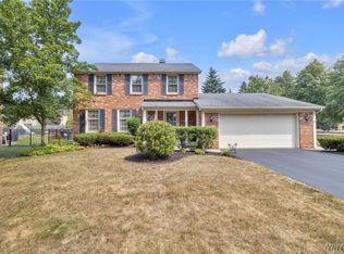 2 Deerpath Dr, Lancaster, NY 14086