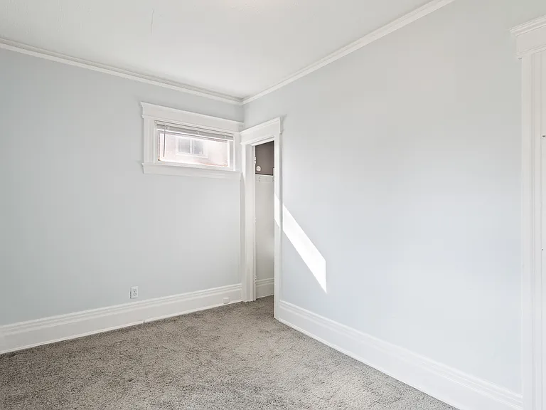 405 E 6th St #4 — Photo 10