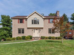 9460 Meadow Rd, Allison Park, PA 15101