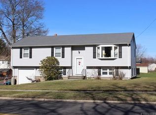 299 Shingle Hill Rd, West Haven, CT 06516