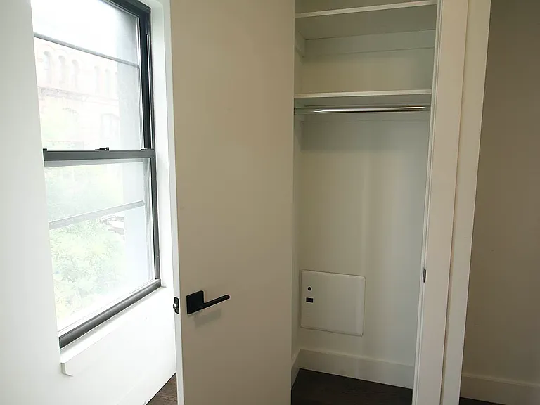 425 S 5th St #4F — Photo 6