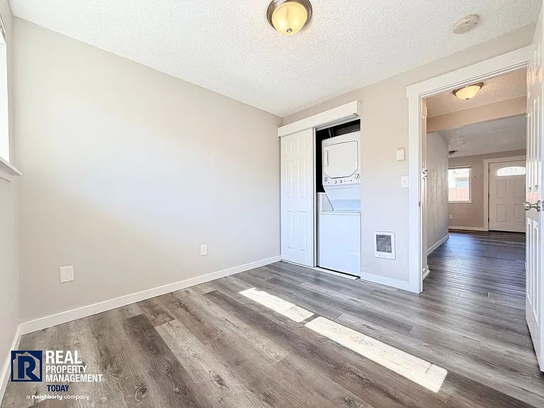 6415 Steilacoom Blvd SW Tacoma — Photo 12