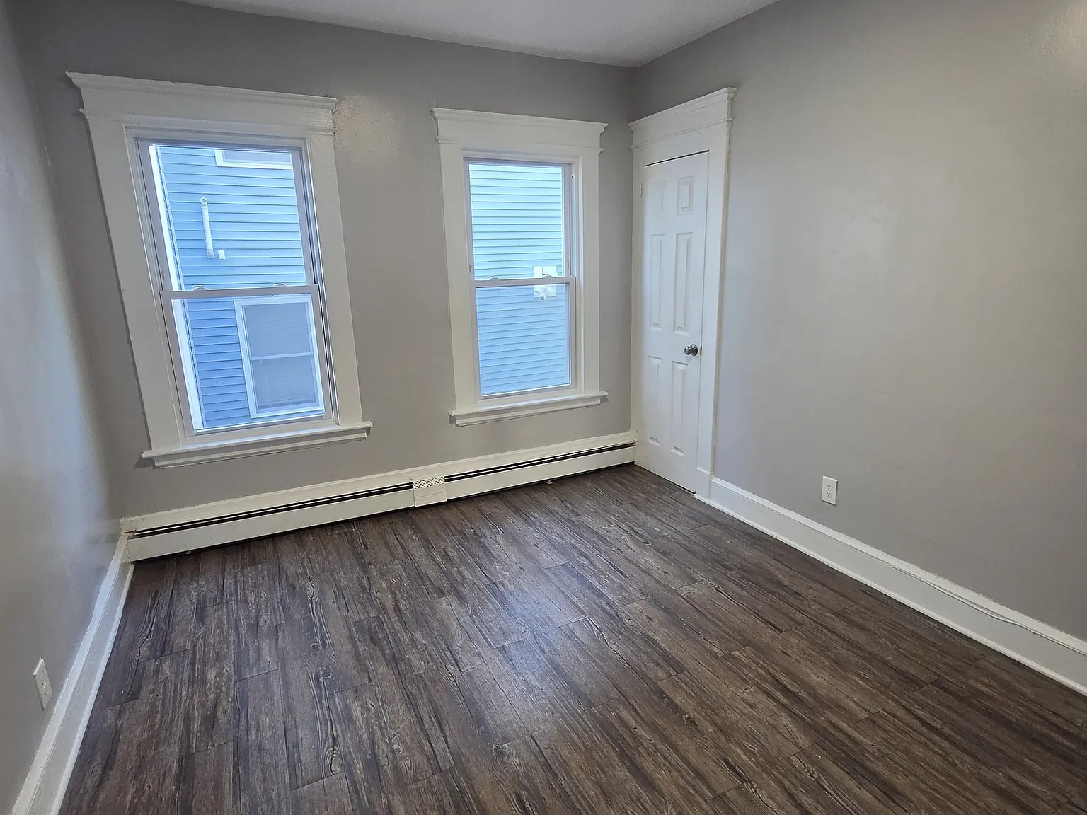 4 bed, 1.0 bath, 3592 sqft, $2,250 — Photo 2