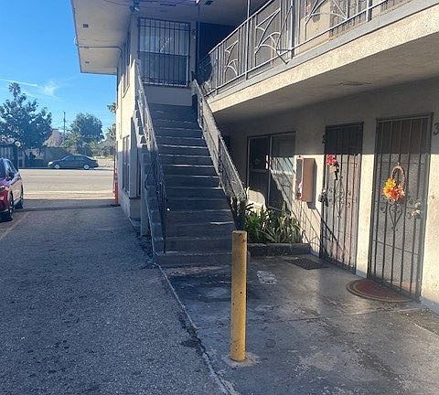 2nd image of 6326 Crenshaw Blvd #11