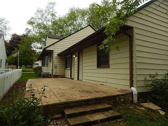 2nd image of 2905 Oak Grove Ln