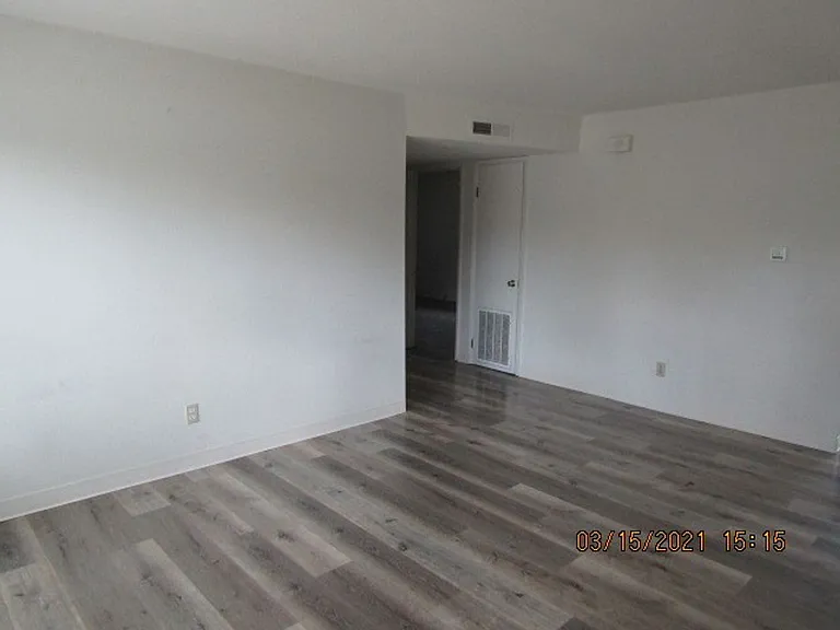 2417 & 2419 Happy Valley Dr — Photo 6