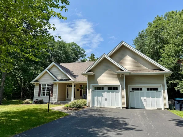 16 Wildflower Ln, Morrisonville, NY 12962