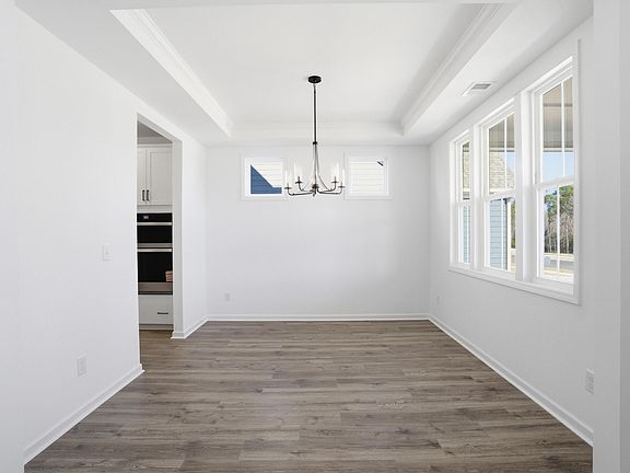 5th image of 301 Brindle Dr