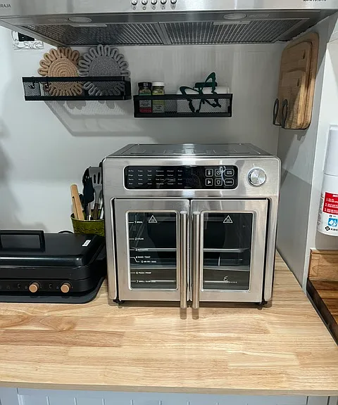 Emile universal counter top oven. It cooks cupcakes to steaks.