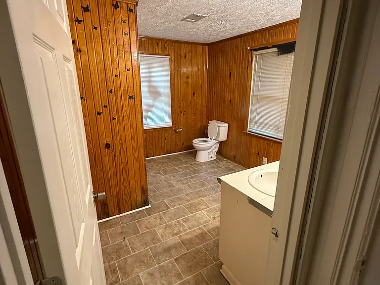 805 Alvaredo St — Photo 10