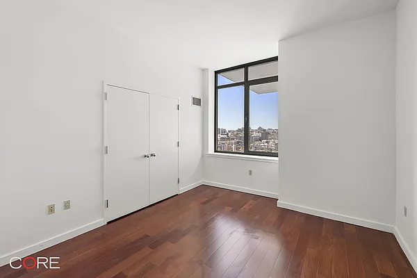 Rented by CORE | media 22