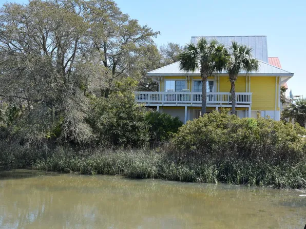 86 Harbor Dr, Saint Helena Island, SC 29920