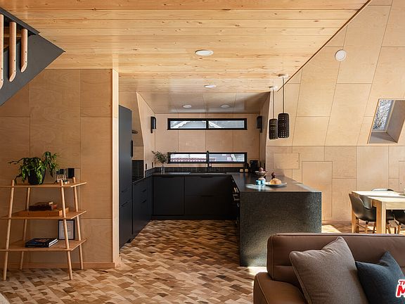 4th image of 613 Rose Hill Dr