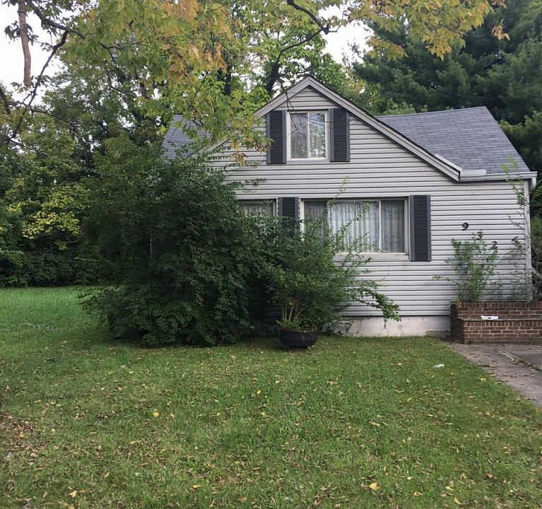 1st image of 932 Van Buren Ave