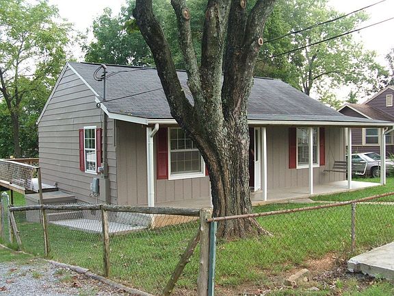 FRONT OF THE HOUSE