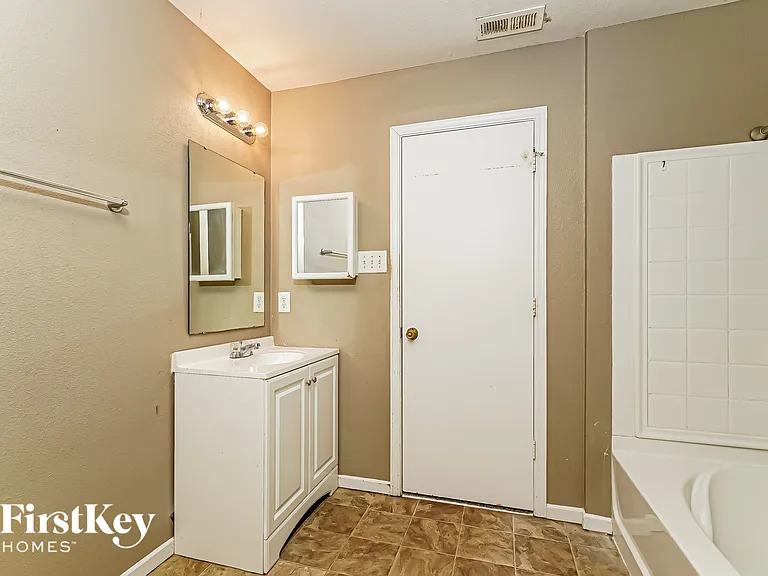 10702 Gathering Dr — Photo 14