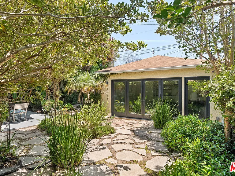 8022 Regis Way — Photo 7