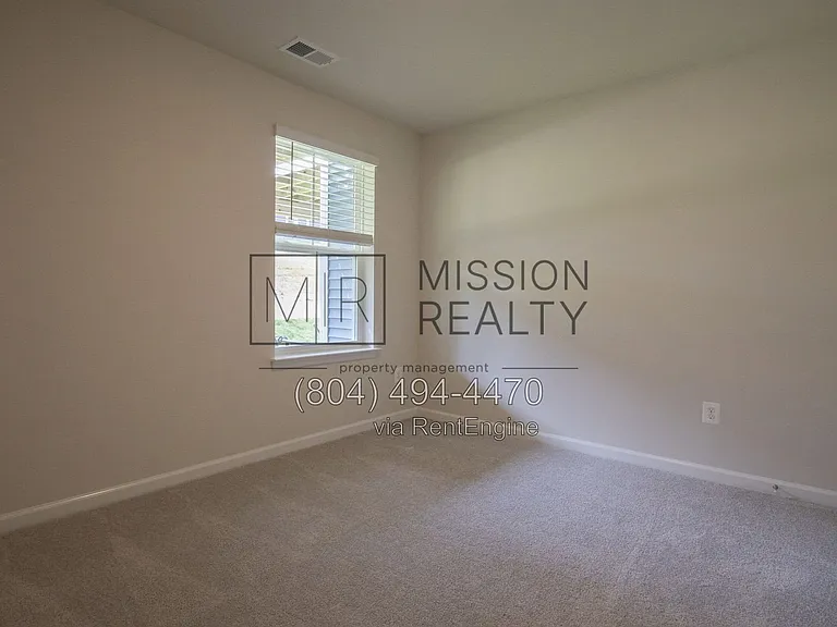 8756 Whitman Dr — Photo 6