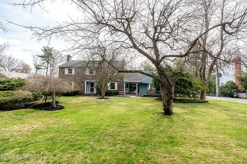 2nd image of 1366 Rosehill Boulevard