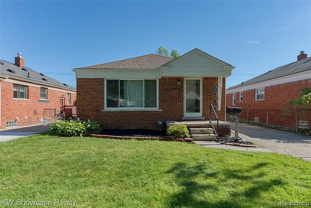 22647 Alger St photo 1