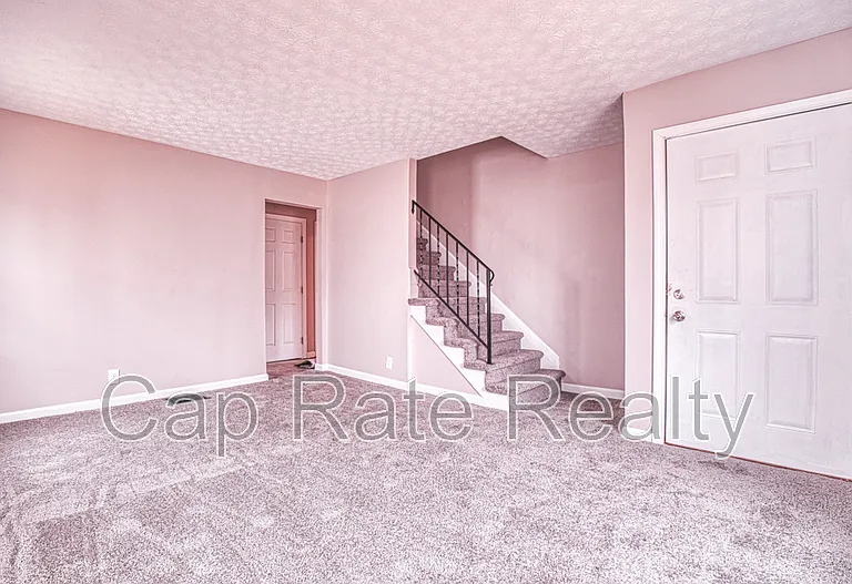 1143 Duxberry Ave — Photo 2