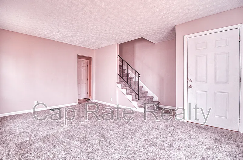 1143 Duxberry Ave