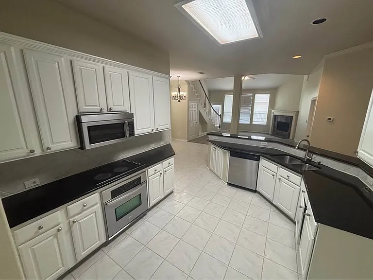1752 Flowers Dr — Photo 5